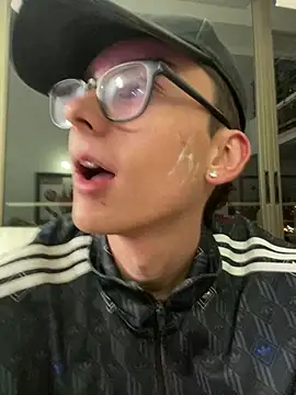 Boyfriend-Hot online show from 02-15-26, 04:42