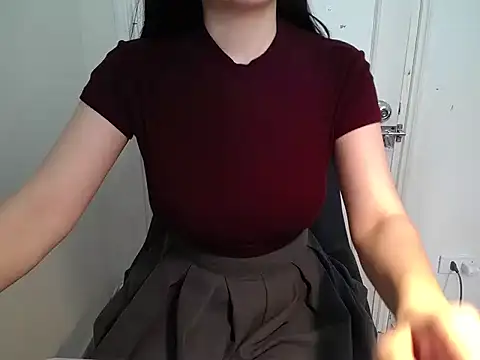 Snapshot of __Aria-- chatting on 11-17-25, 02:28 Aria-- online show from 11-17-25, 02:28