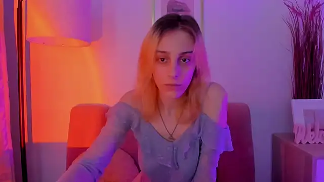 Snapshot of MiilaGlow chatting on 12-04-25, 03:10 MiilaGlow online show from 12-04-25, 03:10