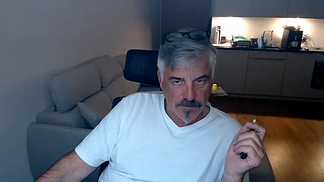 Buidapest online show from 01-05-26, 06:33