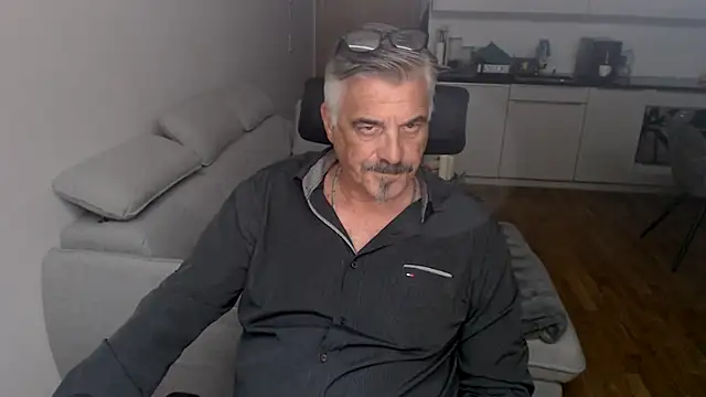 Buidapest online show from 01-08-26, 02:36