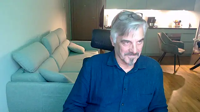 Snapshot of Buidapest chatting on 02-06-26, 12:04 Buidapest online show from 02-06-26, 12:04