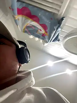 Pelotas2000 online show from 11-17-25, 02:17