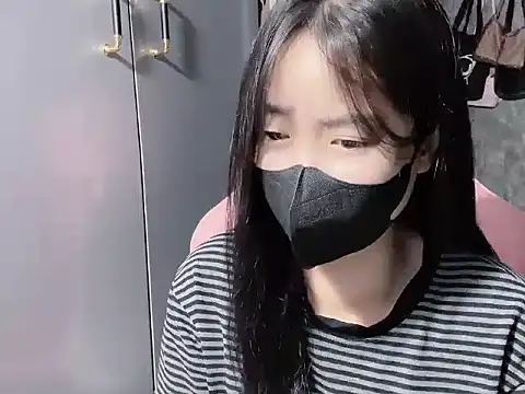 Hellen2999 online show from 12-18-25, 03:23