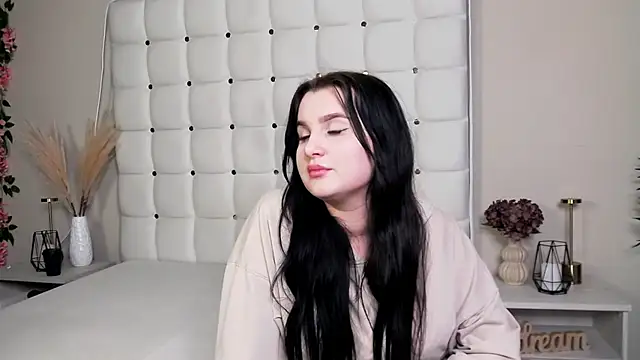 Snapshot of EvaVise chatting on 11-17-25, 01:06 EvaVise online show from 11-17-25, 01:06