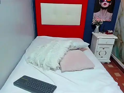 Xelena Kiss online show from 11-22-25, 01:04