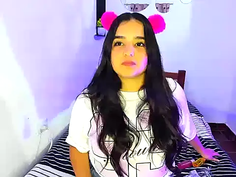 Babyhoney18 online show from 11-18-25, 01:00