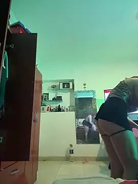 Snapshot of makivede2025 chatting on 11-18-25, 10:14 makivede2025 online show from 11-18-25, 10:14