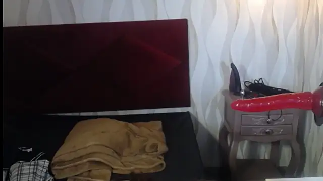 danna garza online show from 12-17-25, 04:40