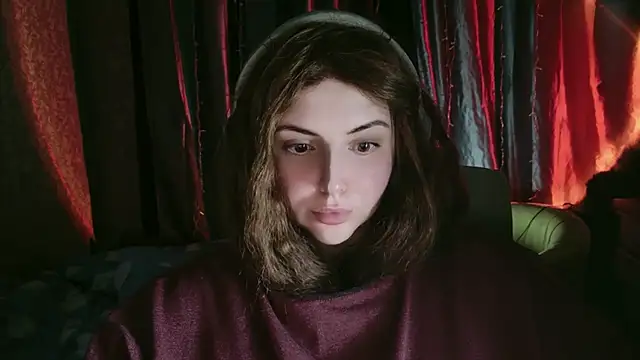 Snapshot of DaraSecret chatting on 11-19-25, 09:04 DaraSecret online show from 11-19-25, 09:04