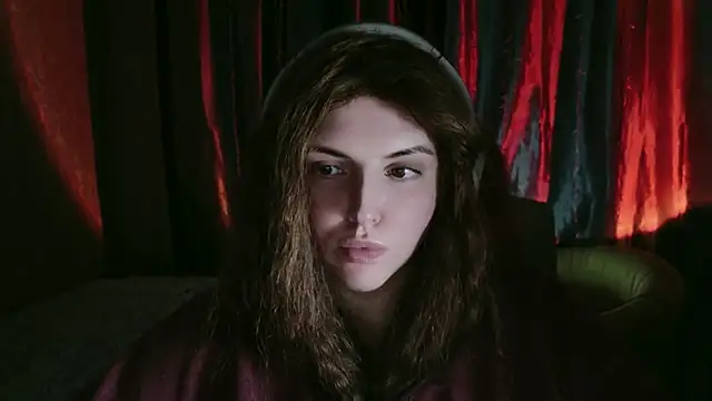 Snapshot of DaraSecret chatting on 11-23-25, 04:18 DaraSecret online show from 11-23-25, 04:18