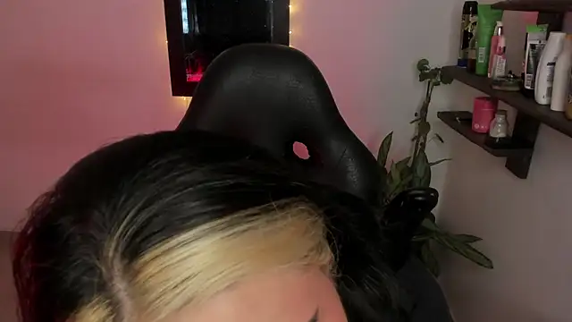 VeloraVyxen  online show from 12-19-25, 01:18