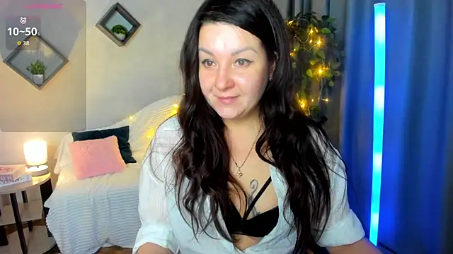 still  her online show from 12-19-25, 01:23