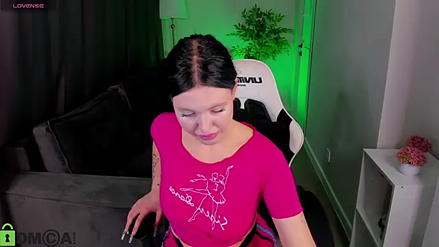 Eva lovevy online show from 11-20-25, 09:09