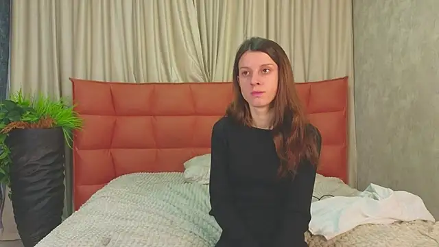 Snapshot of VelvetNyxen chatting on 12-18-25, 02:45 VelvetNyxen online show from 12-18-25, 02:45