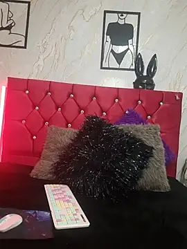 Miabellaksh online show from 11-18-25, 01:37