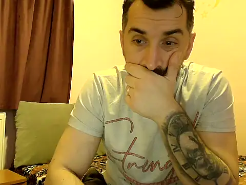 Snapshot of Brianhot8 chatting on 11-23-25, 10:09 Brianhot8 online show from 11-23-25, 10:09