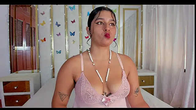 Snapshot of MeganBrounette chatting on 12-01-25, 02:11 MeganBrounette online show from 12-01-25, 02:11