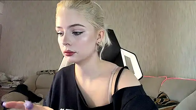 Snapshot of DayleSileo chatting on 11-19-25, 11:10 DayleSileo online show from 11-19-25, 11:10