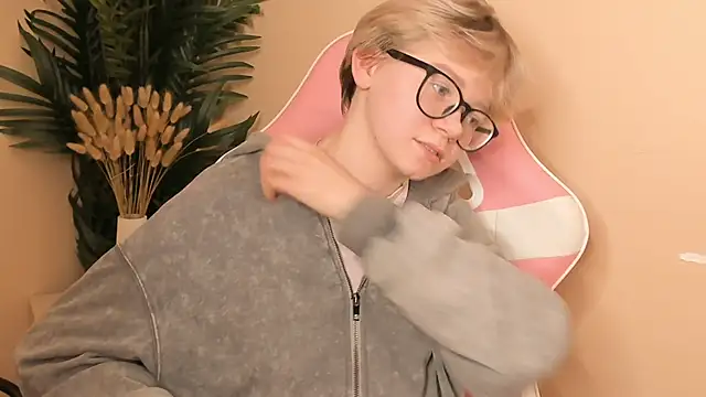 RinaPollet online show from 11-19-25, 03:23