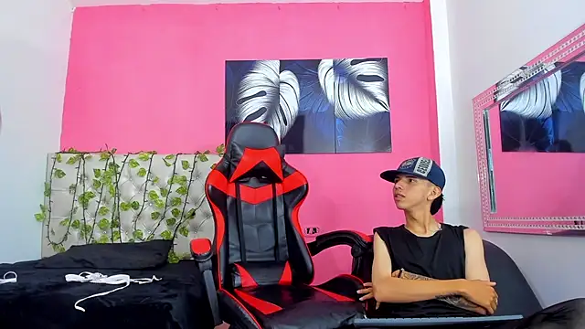 MiaAndTeylor online show from 11-21-25, 07:34