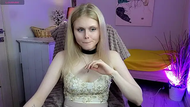 Snapshot of AnoraAmore chatting on 12-04-25, 06:01 AnoraAmore online show from 12-04-25, 06:01