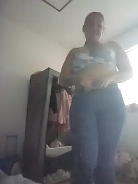 mamacalientica online show from 11-20-25, 04:12