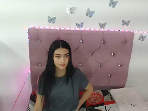 Snapshot of Isardrigue02 chatting on 11-25-25, 03:17 Isardrigue02 online show from 11-25-25, 03:17