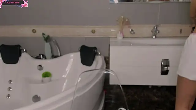 TracyCrawford online show from 11-29-25, 06:05