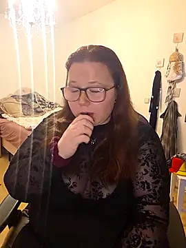 Snapshot of NaughtyNiia chatting on 12-14-25, 02:44 NaughtyNiia online show from 12-14-25, 02:44