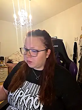 Snapshot of NaughtyNiia chatting on 12-16-25, 05:40 NaughtyNiia online show from 12-16-25, 05:40