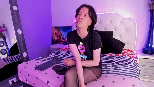 CoralAndOcean  online show from 11-26-25, 01:01