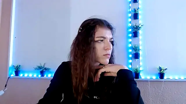 Snapshot of Sweeet_Emilyy chatting on 11-25-25, 12:27 Sweeet Emilyy online show from 11-25-25, 12:27