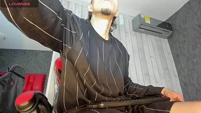 Snapshot of yeikoox chatting on 11-21-25, 03:38 yeikoox online show from 11-21-25, 03:38