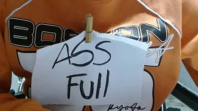 Snapshot of SLUT_MESSY_DIRTY chatting on 11-20-25, 04:40 SLUT MESSY DIRTY online show from 11-20-25, 04:40