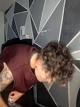 Snapshot of megan_NL chatting on 12-17-25, 02:06 megan NL online show from 12-17-25, 02:06