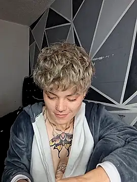 Snapshot of megan_NL chatting on 12-20-25, 12:23 megan NL online show from 12-20-25, 12:23