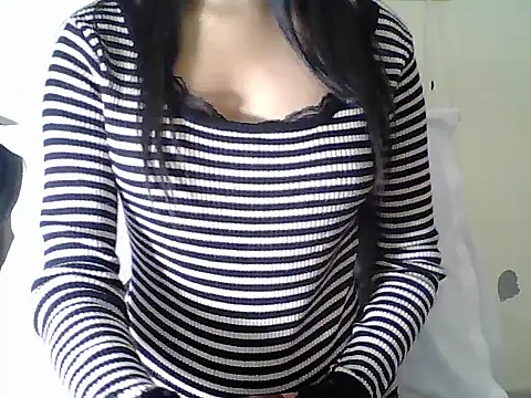 Snapshot of Bold_girl23 chatting on 12-17-25, 05:46 Bold girl23 online show from 12-17-25, 05:46