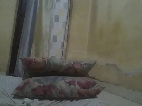 UsTwo  online show from 11-21-25, 03:44