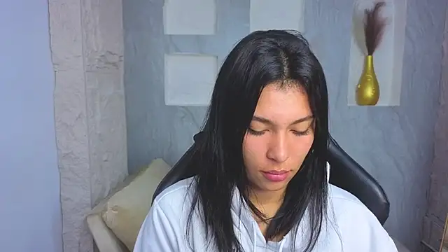 Snapshot of Paris_b_ chatting on 11-26-25, 03:18 Paris b online show from 11-26-25, 03:18