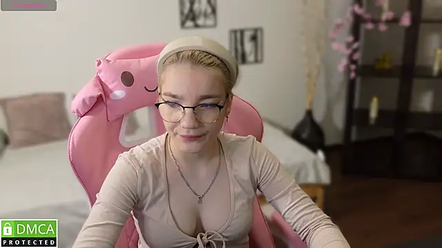 Megan Lora online show from 11-26-25, 01:06