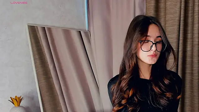 SusanaSchiesher online show from 11-23-25, 05:51