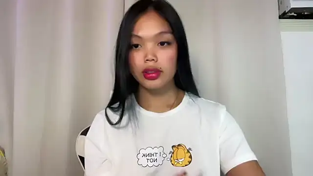 Snapshot of Somefun_molly chatting on 11-24-25, 04:51 Somefun molly online show from 11-24-25, 04:51