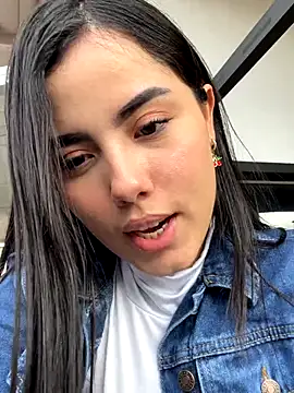 Snapshot of Marilyn_Monrou chatting on 12-14-25, 08:13 Marilyn Monrou online show from 12-14-25, 08:13