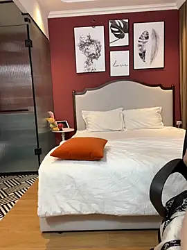 Queen-of-Love online show from 11-27-25, 06:26