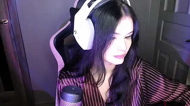 Moon raven online show from 12-16-25, 03:50