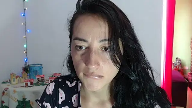 Snapshot of Megaan-love2 chatting on 11-25-25, 04:18 Megaan-love2 online show from 11-25-25, 04:18