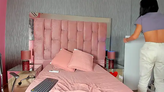 Fernanda Thail online show from 11-28-25, 12:08