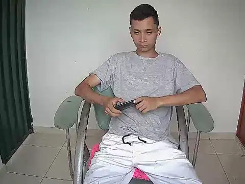 Snapshot of Dereck245 chatting on 11-23-25, 06:30 Dereck245 online show from 11-23-25, 06:30