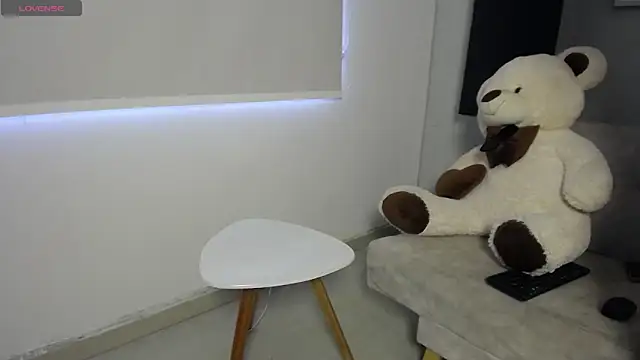 sansa stark love online show from 01-10-26, 09:30